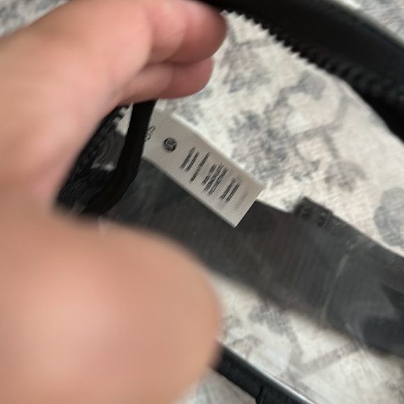 Lululemon Everywhere Belt Bag 1L - Picture 5 of 9